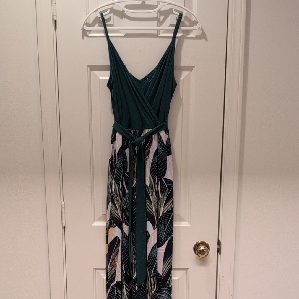 Lightweight Green 🌿 Print Dress Size M But Stretches!